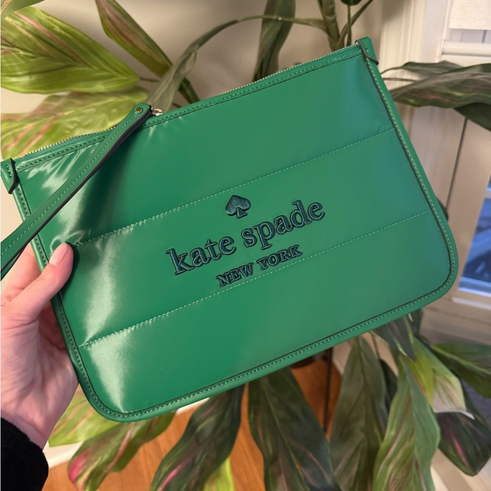 NWOT Kate Spade Ella Large Puffy Wristlet Pouch in Kelly Green